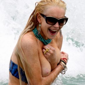 lindsay lohan nip slip on a public beach